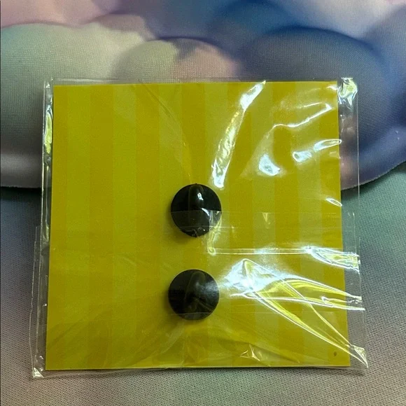 Bob’s Burgers 300 Episodes SDCC Exclusive Enamel Pin - Picture 3 of 4